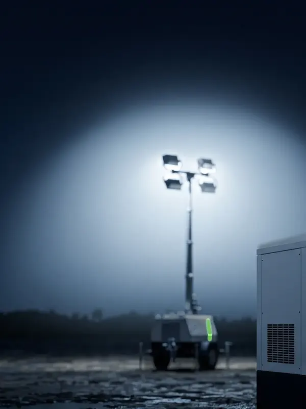 Tour d’éclairage allumée de nuit